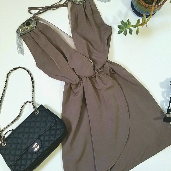 Embellished taupe dress with epaulettes - Picture 1 of 6